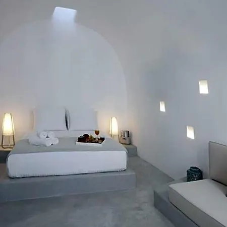 Oia Sleeps 6 Air Con * Fira (Santorini)