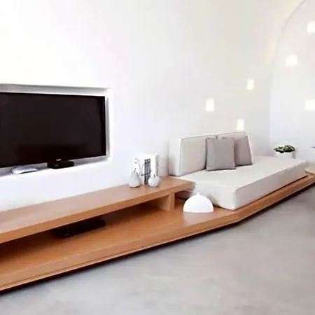 Oia Sleeps 6 Air Con * Fira (Santorini)
