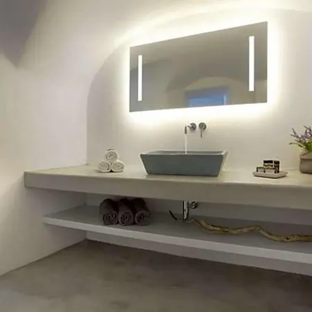 Oia Sleeps 6 Air Con Villa
