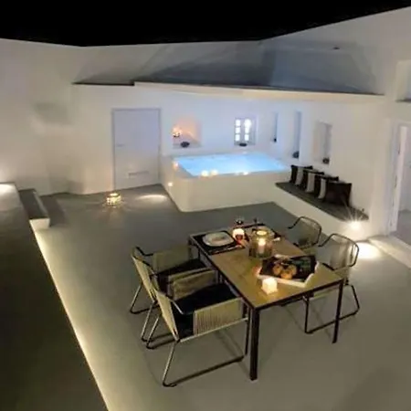 Oia Sleeps 6 Air Con * Fira (Santorini)